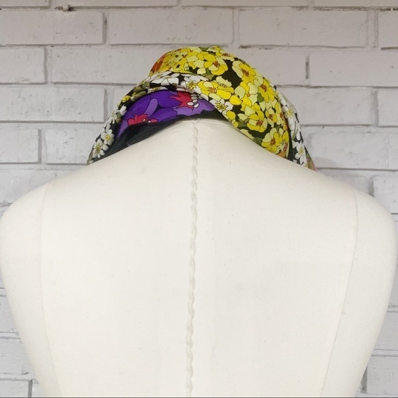 Gucci Silk Degrade Black Multicolor Floral Square Scarf - Picture 5 of 15